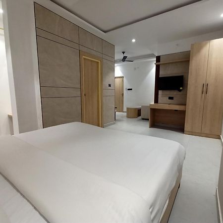 Hotel Global Inn -1 Km From Railway Station - Lift Food And Free Parking Lucknow Zewnętrze zdjęcie