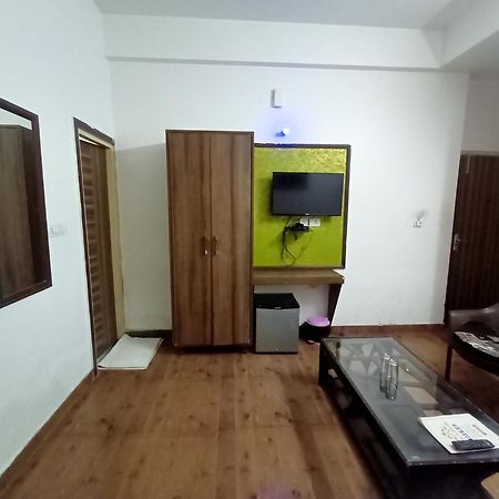 Hotel Global Inn -1 Km From Railway Station - Lift Food And Free Parking Lucknow Zewnętrze zdjęcie