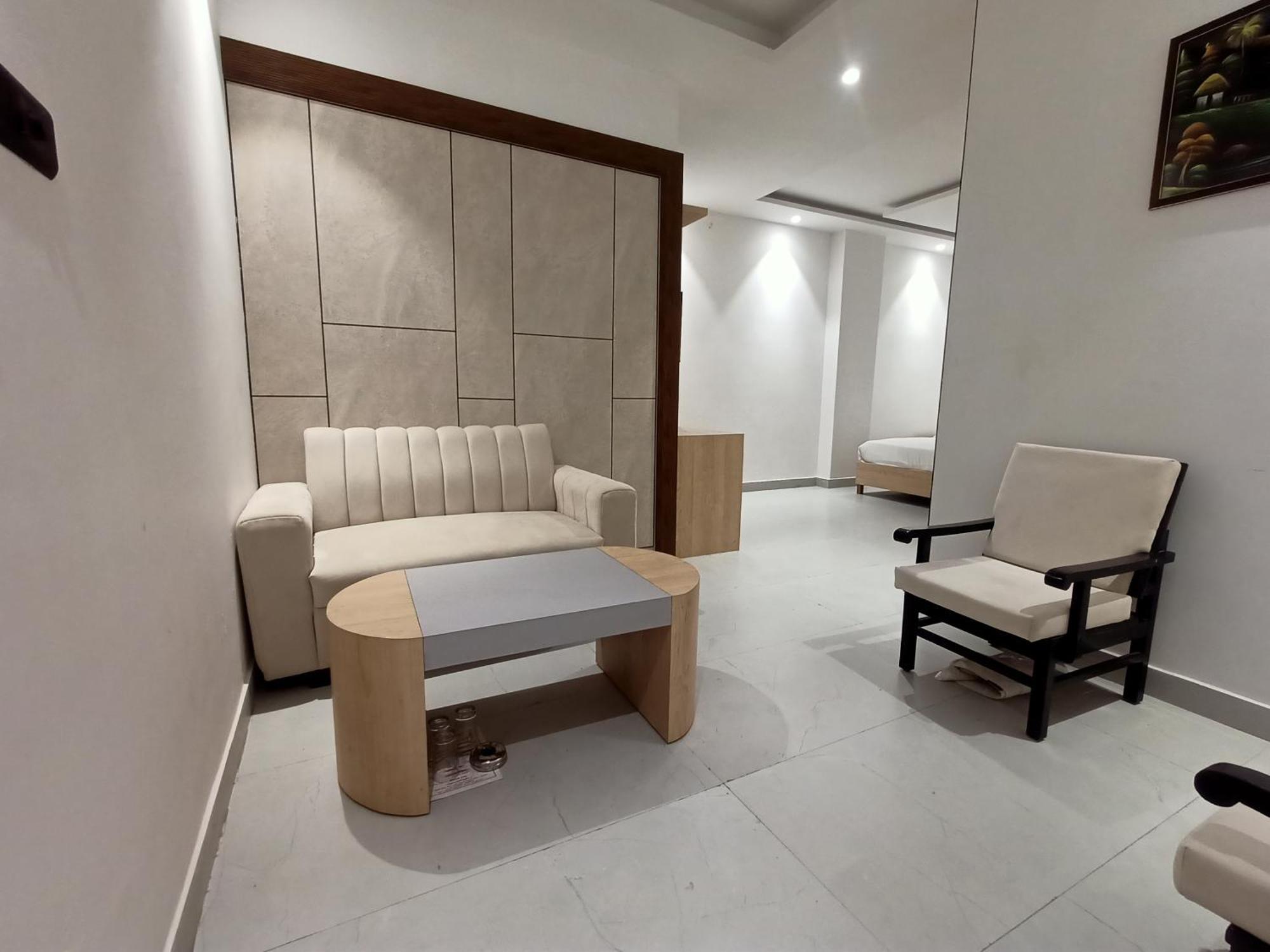 Hotel Global Inn -1 Km From Railway Station - Lift Food And Free Parking Lucknow Zewnętrze zdjęcie