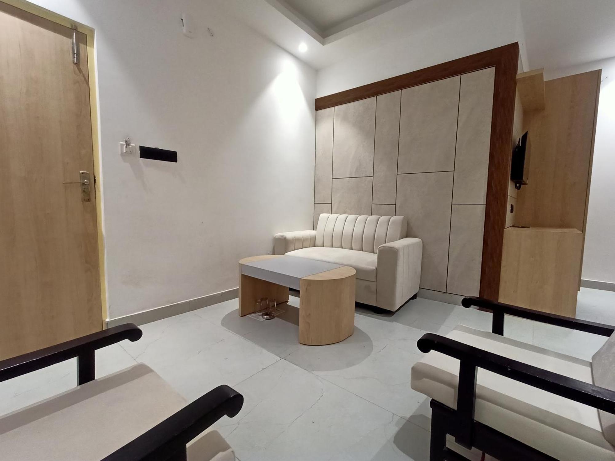 Hotel Global Inn -1 Km From Railway Station - Lift Food And Free Parking Lucknow Zewnętrze zdjęcie