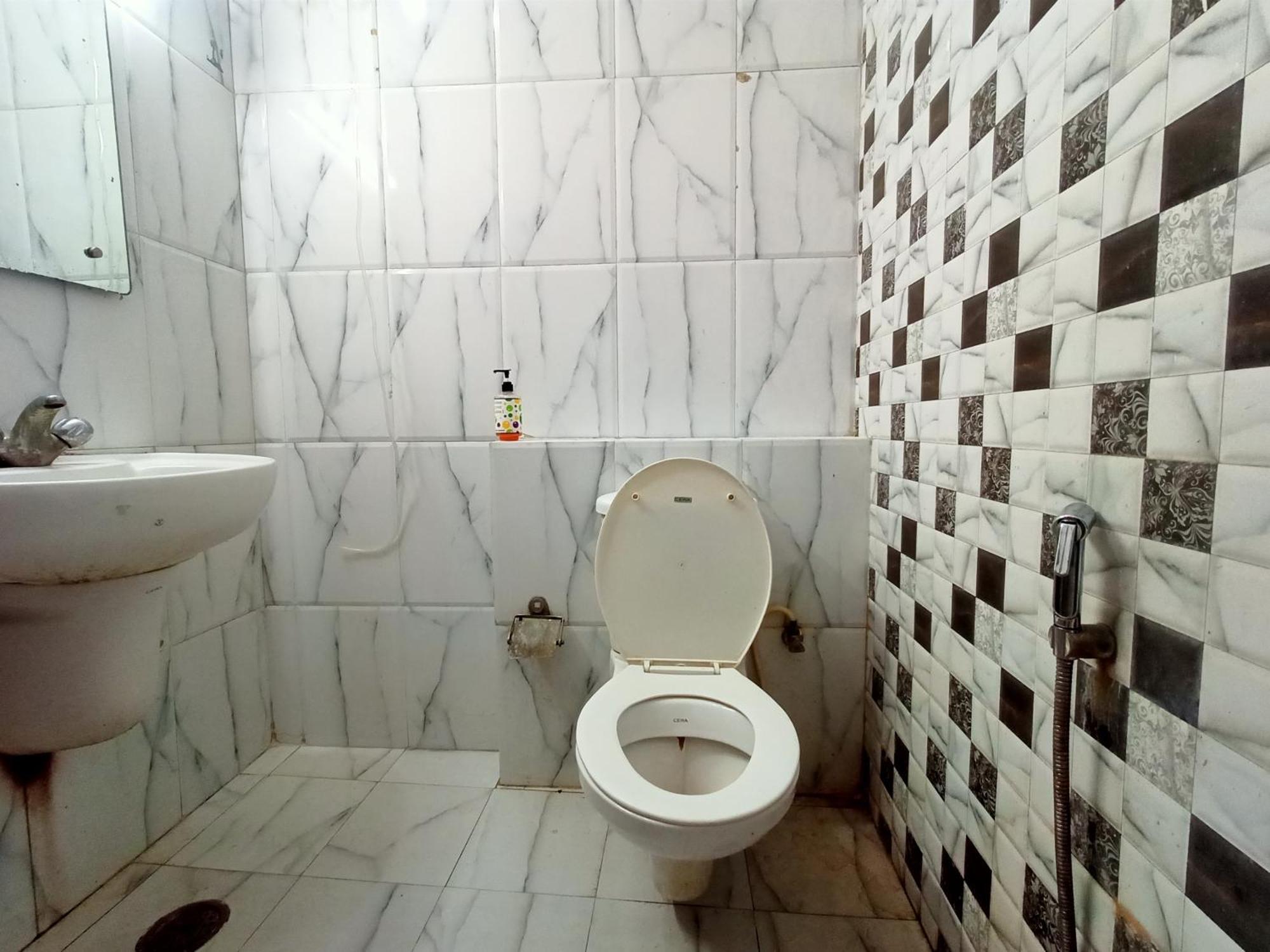 Hotel Global Inn -1 Km From Railway Station - Lift Food And Free Parking Lucknow Zewnętrze zdjęcie