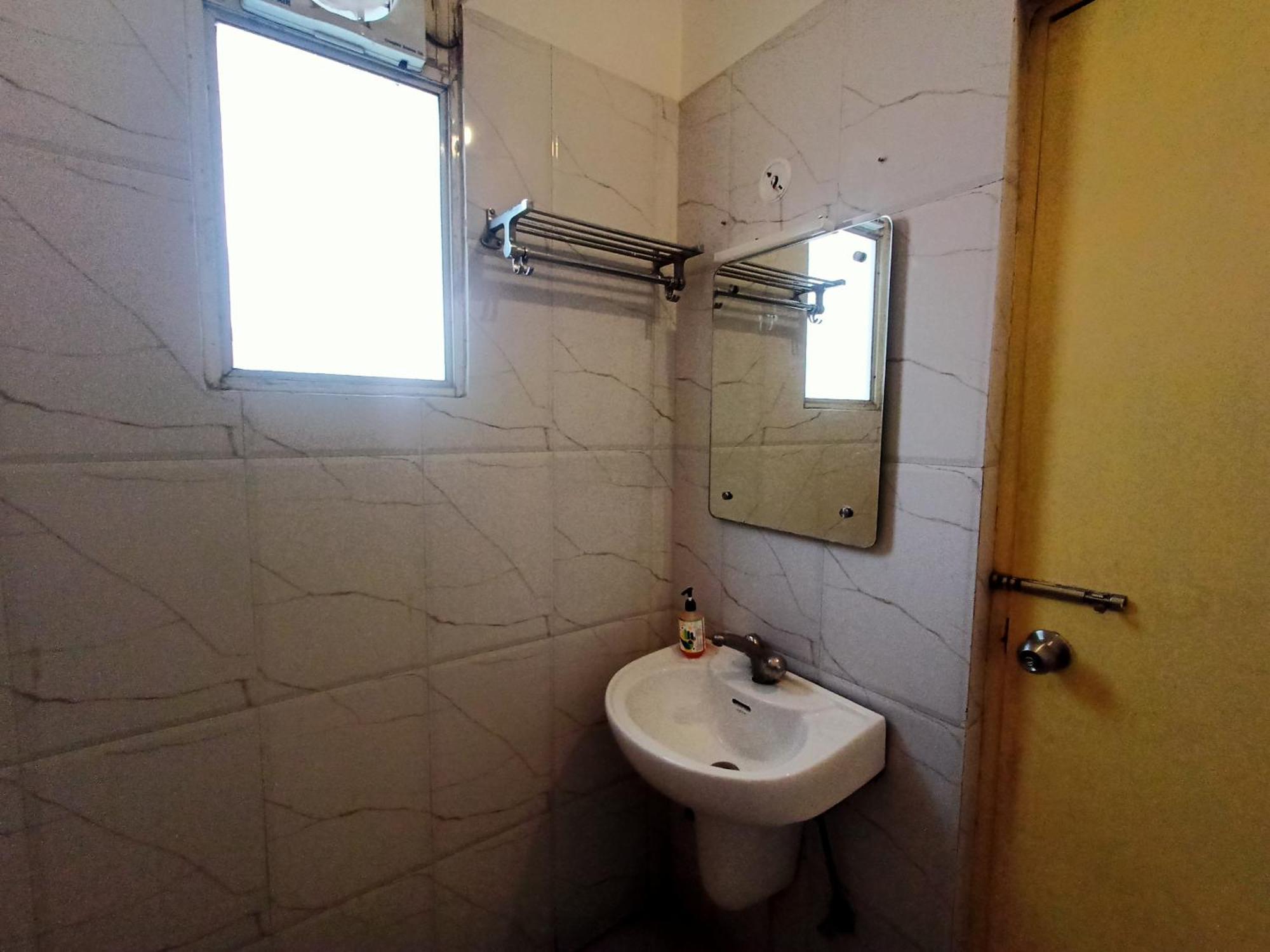Hotel Global Inn -1 Km From Railway Station - Lift Food And Free Parking Lucknow Zewnętrze zdjęcie