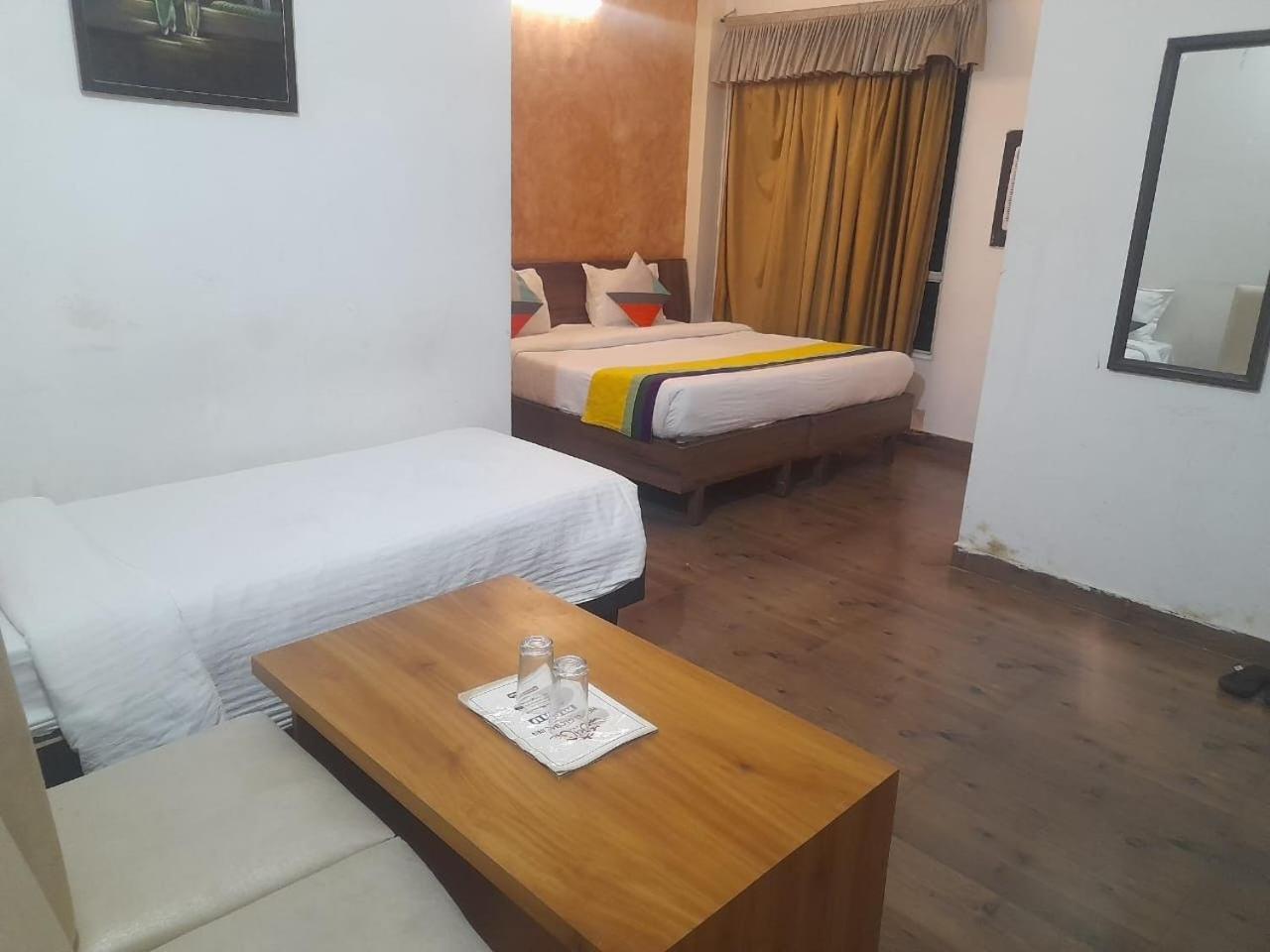 Hotel Global Inn -1 Km From Railway Station - Lift Food And Free Parking Lucknow Pokój zdjęcie