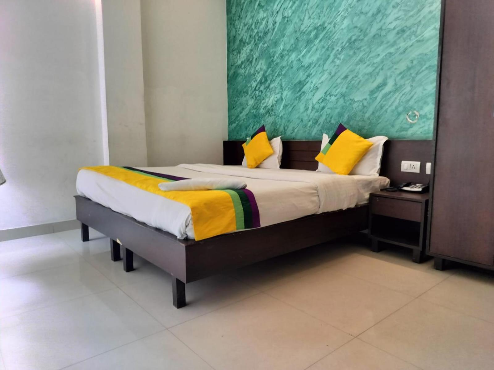Hotel Global Inn -1 Km From Railway Station - Lift Food And Free Parking Lucknow Pokój zdjęcie