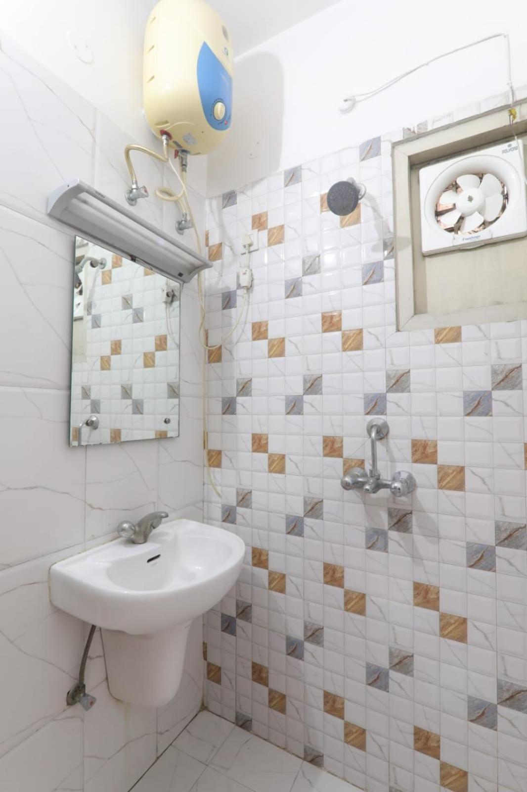 Hotel Global Inn -1 Km From Railway Station - Lift Food And Free Parking Lucknow Zewnętrze zdjęcie