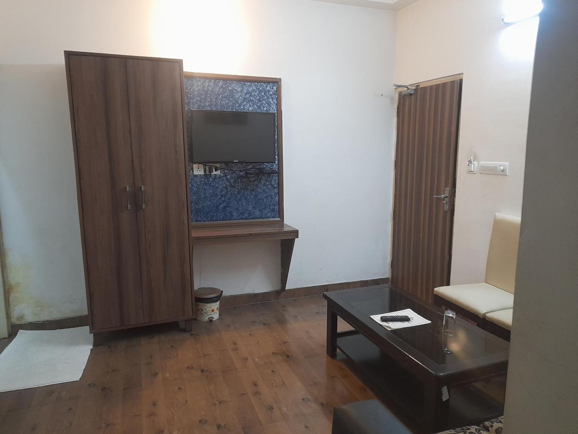 Hotel Global Inn -1 Km From Railway Station - Lift Food And Free Parking Lucknow Zewnętrze zdjęcie