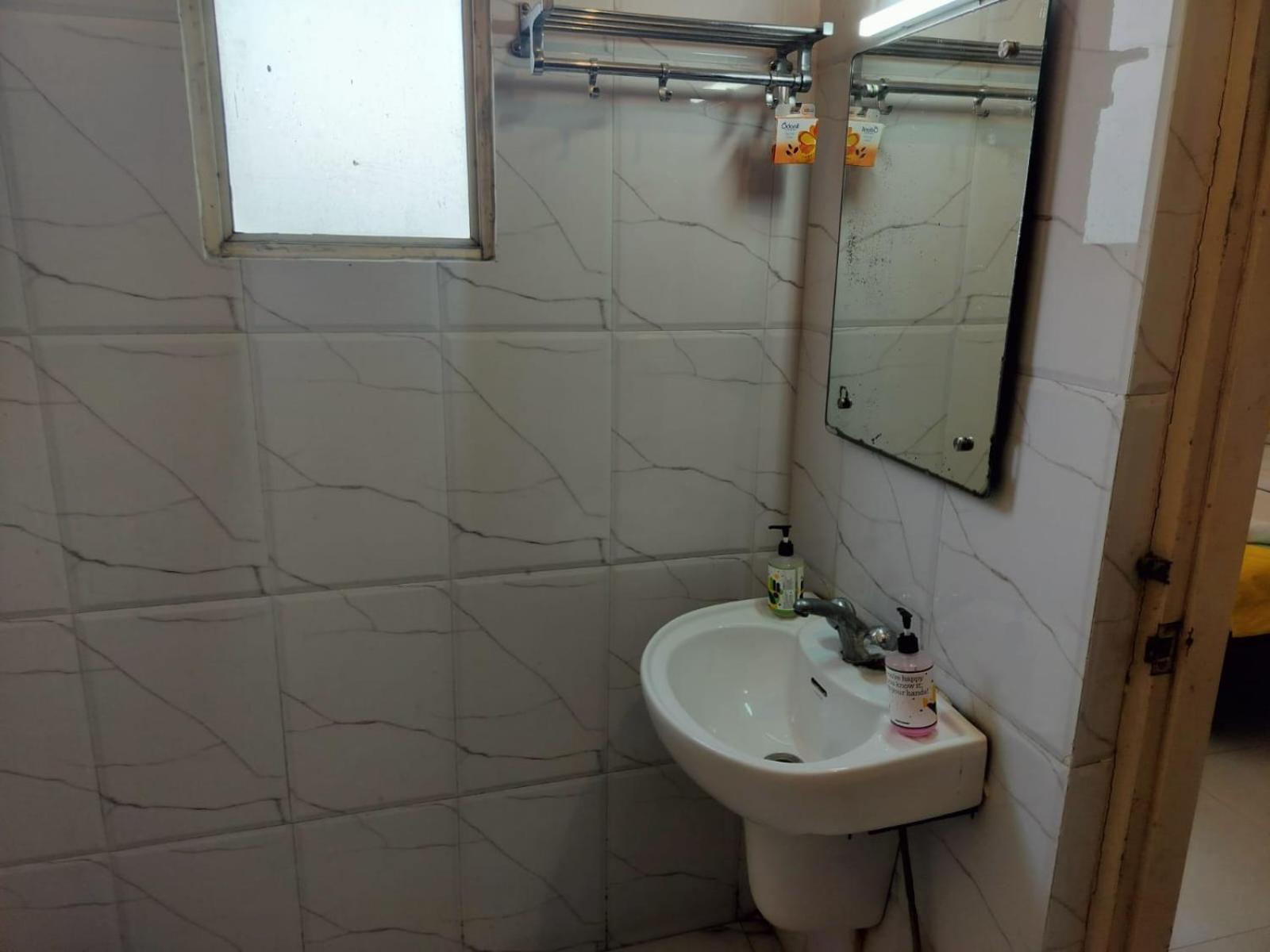 Hotel Global Inn -1 Km From Railway Station - Lift Food And Free Parking Lucknow Pokój zdjęcie
