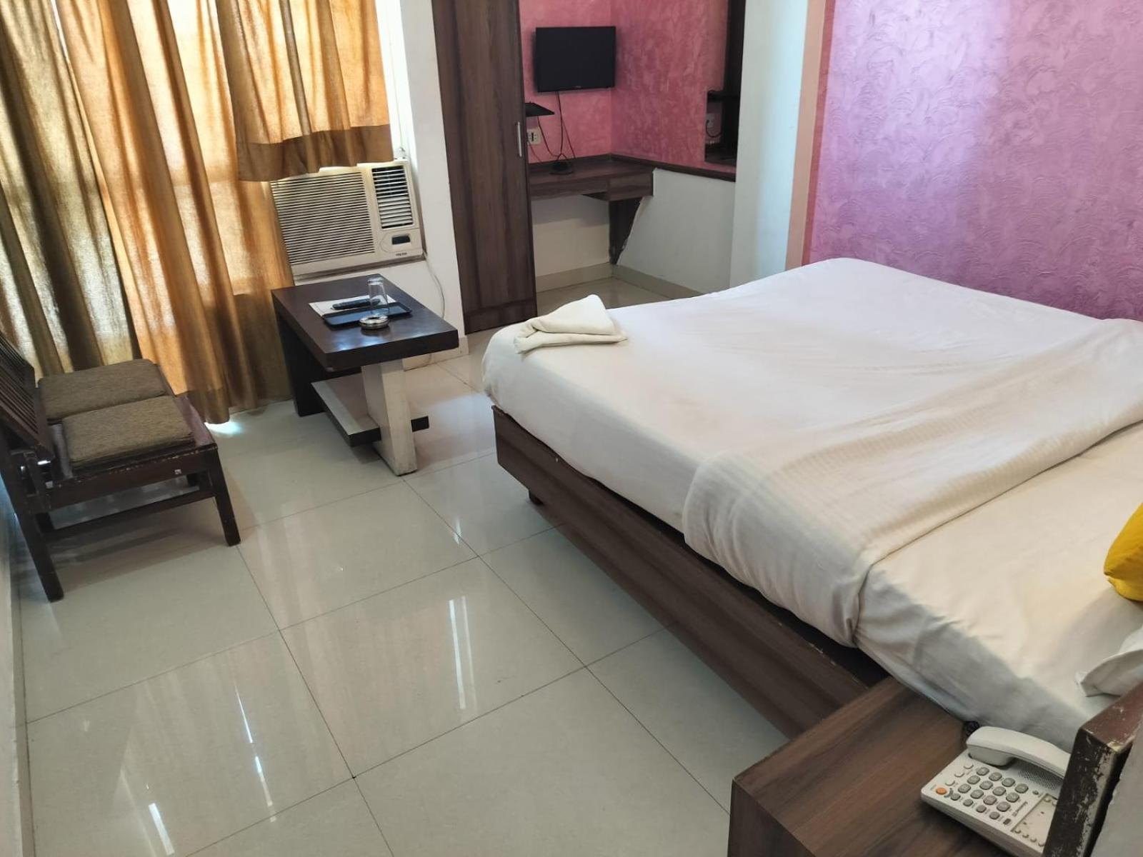 Hotel Global Inn -1 Km From Railway Station - Lift Food And Free Parking Lucknow Pokój zdjęcie