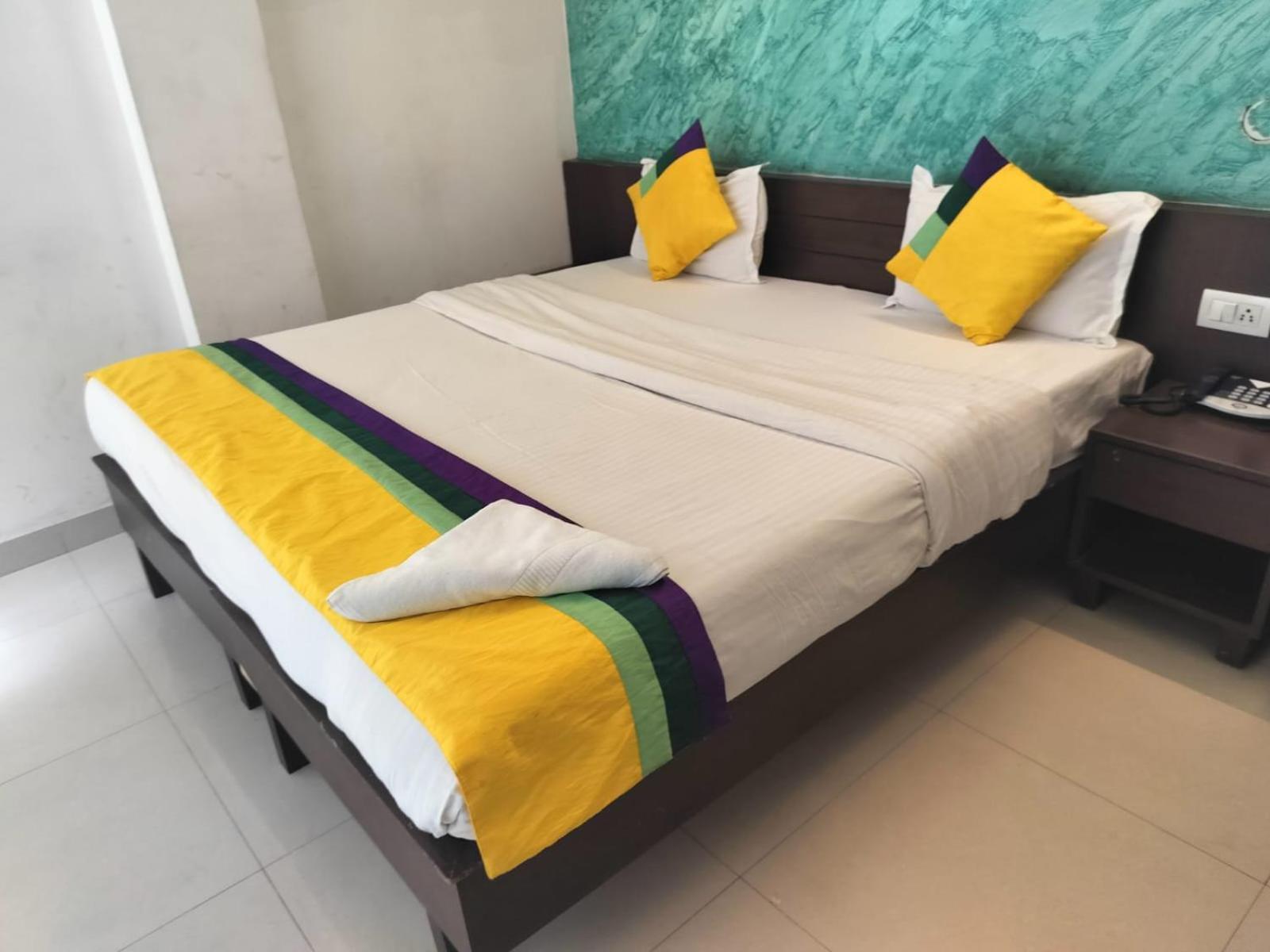 Hotel Global Inn -1 Km From Railway Station - Lift Food And Free Parking Lucknow Pokój zdjęcie